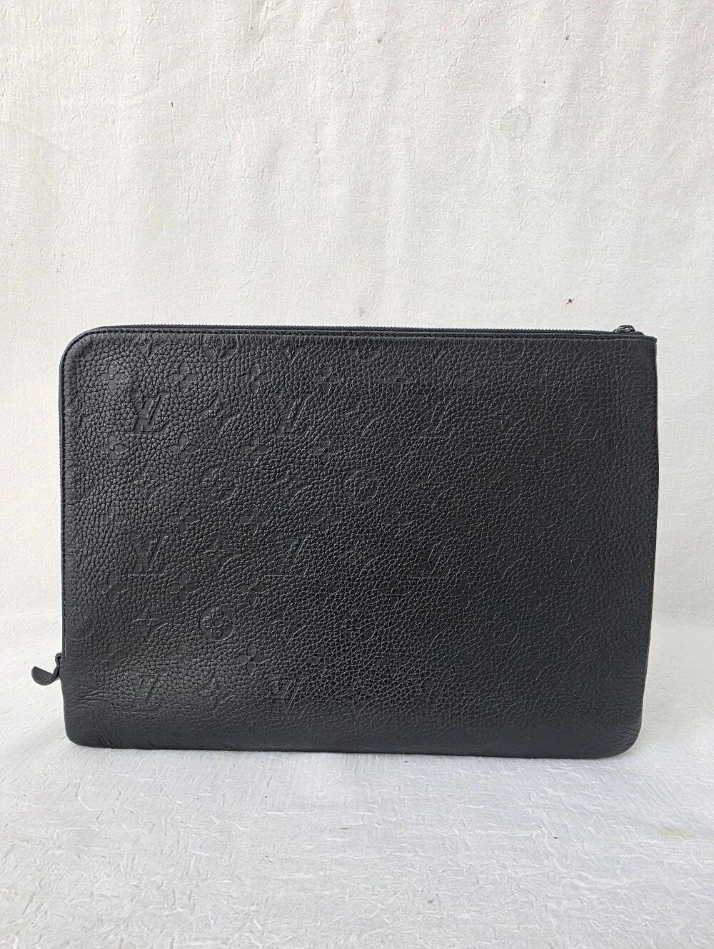 Louis Vuitton auth louis